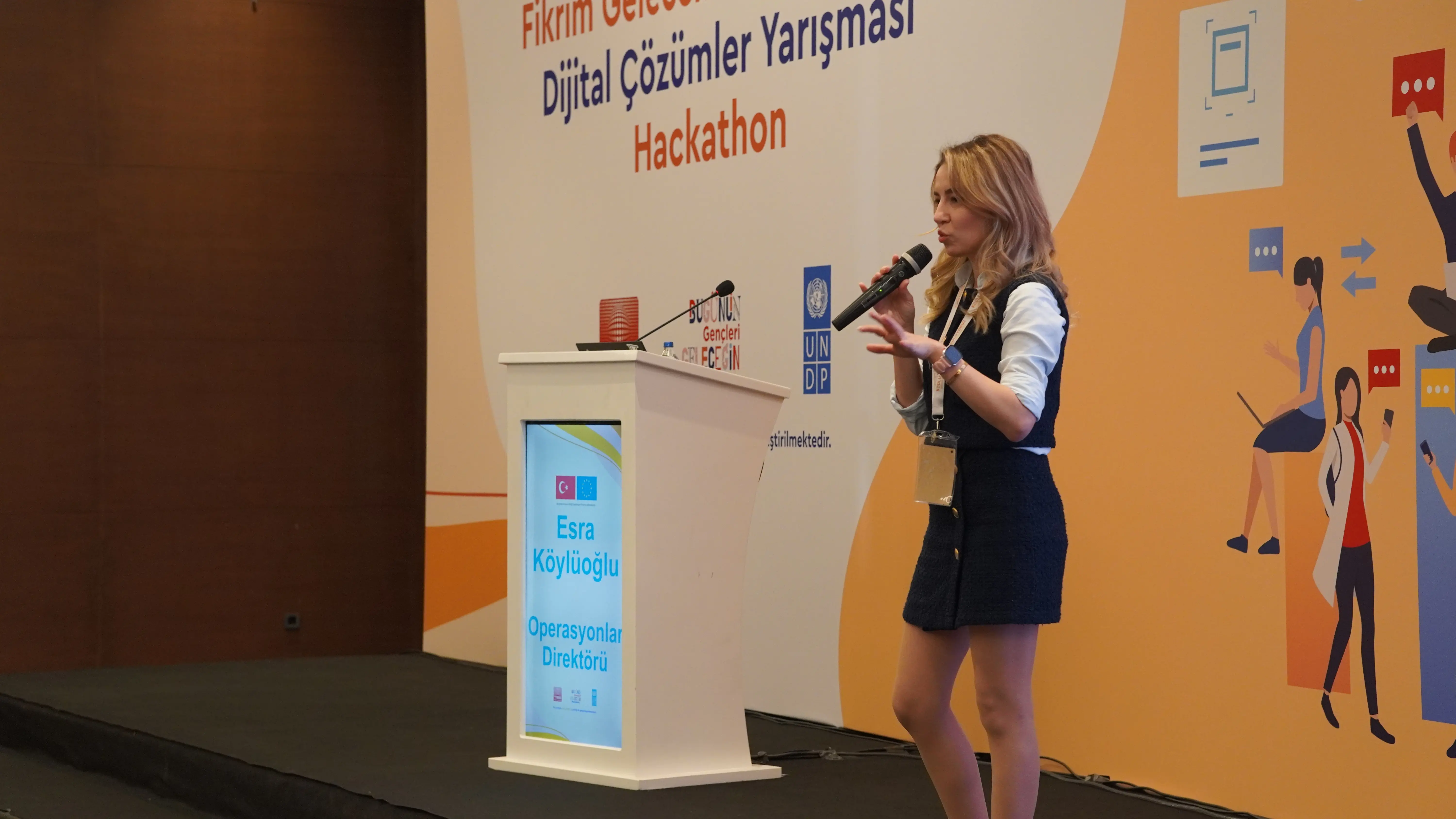 Hackathon eğitim ve atölye çalışmalarından bir görüntü