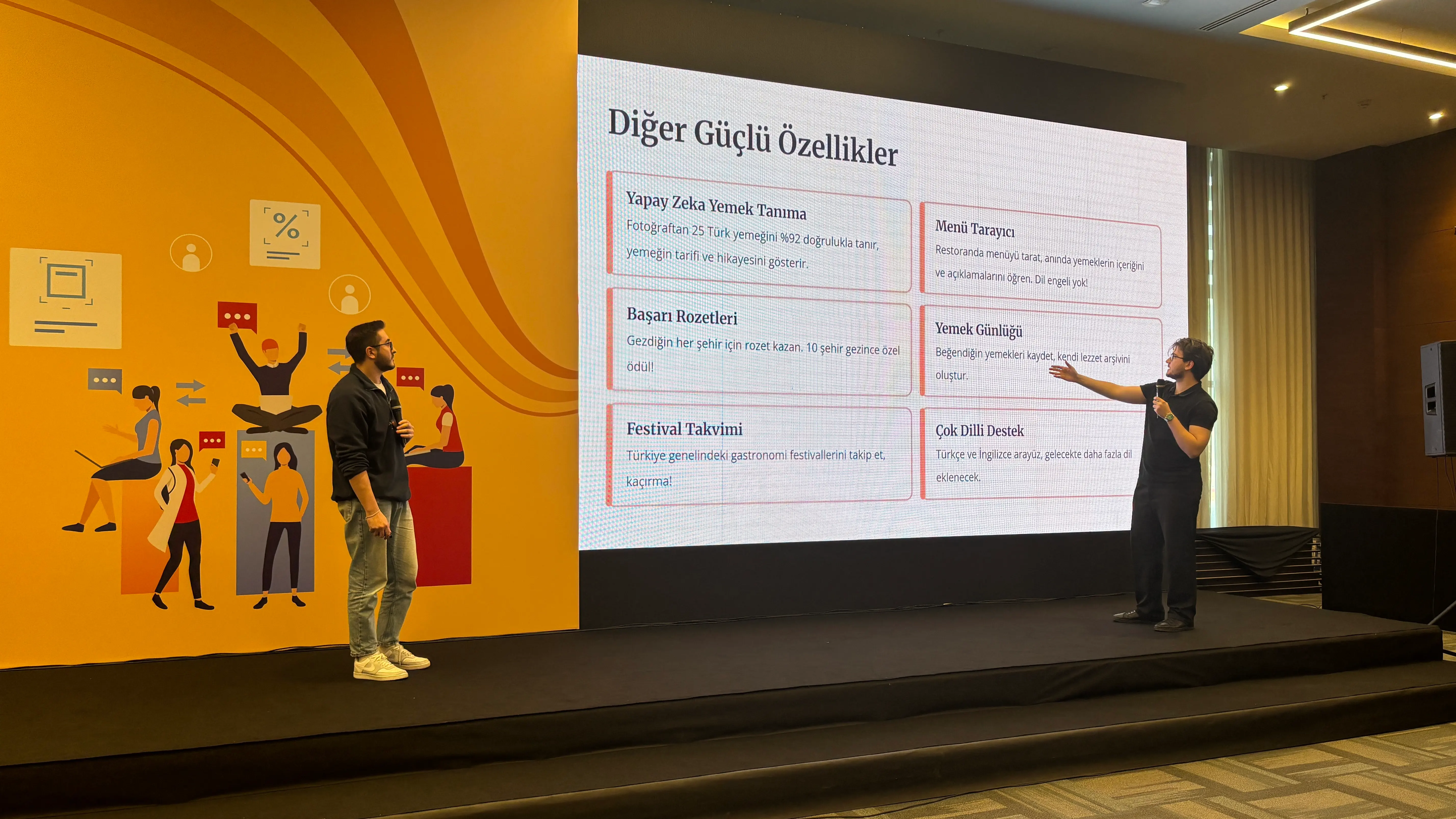 Demo Day - Ekipler projelerini jüriye sunuyor